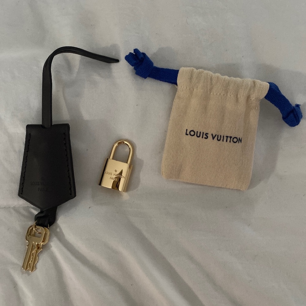 Authentic Louis Vuitton clochette, lock/keys and dust bag